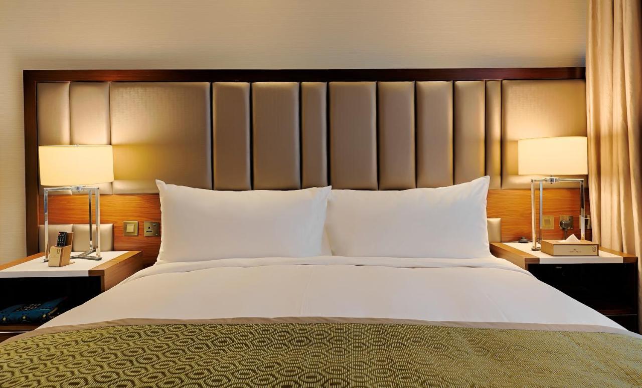 Holiday Suites Al Aziziah Mekka Buitenkant foto A guest room at the hotel